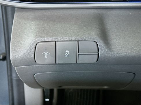 Used 2025 Hyundai Elantra SEL FWD image 17