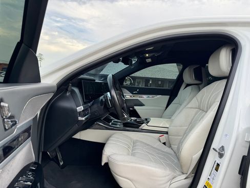 Used 2023 BMW 760i xDrive w/ Executive Package AWD/4WD image 21
