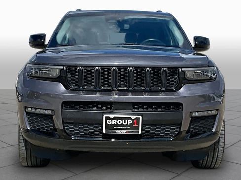 Used 2022 Jeep Grand Cherokee L Limited w/ Black Appearance Package AWD/4WD image 4