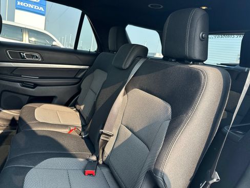 Used 2018 Ford Explorer XLT AWD/4WD image 25