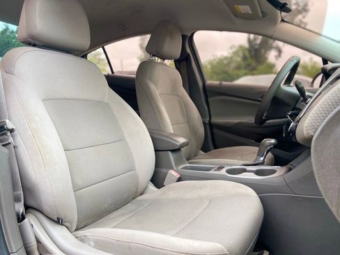 Used 2017 Chevrolet Cruze LS FWD image 18