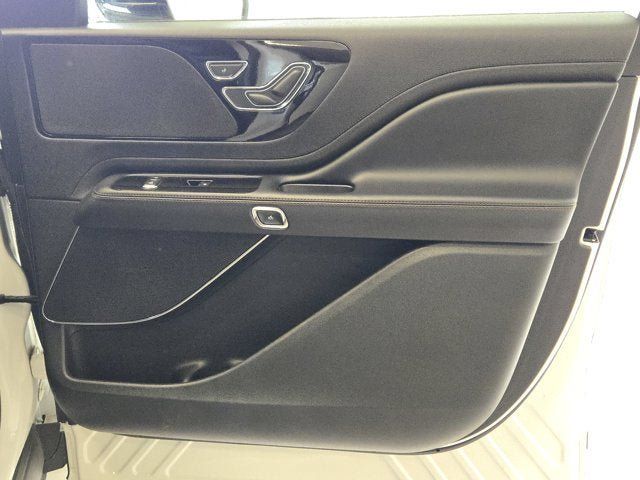 Used 2023 Lincoln Aviator AWD w/ Premium Package image 6