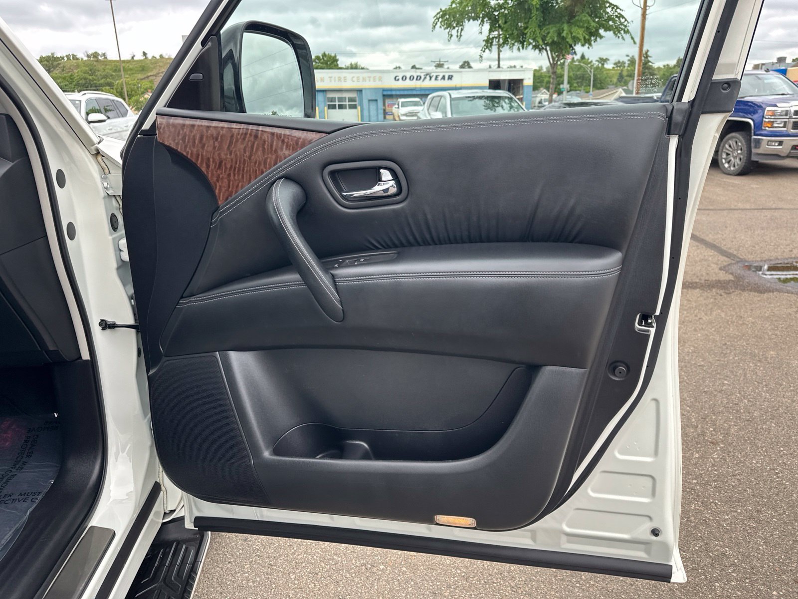 Used 2020 Nissan Armada Platinum w/ Captain's Chairs Package AWD/4WD image 44