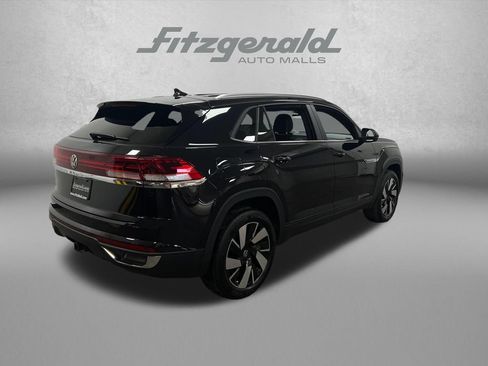 Used 2024 Volkswagen Atlas Cross Sport SE FWD image 6
