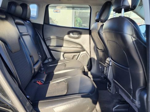Used 2019 Jeep Compass Latitude FWD image 18