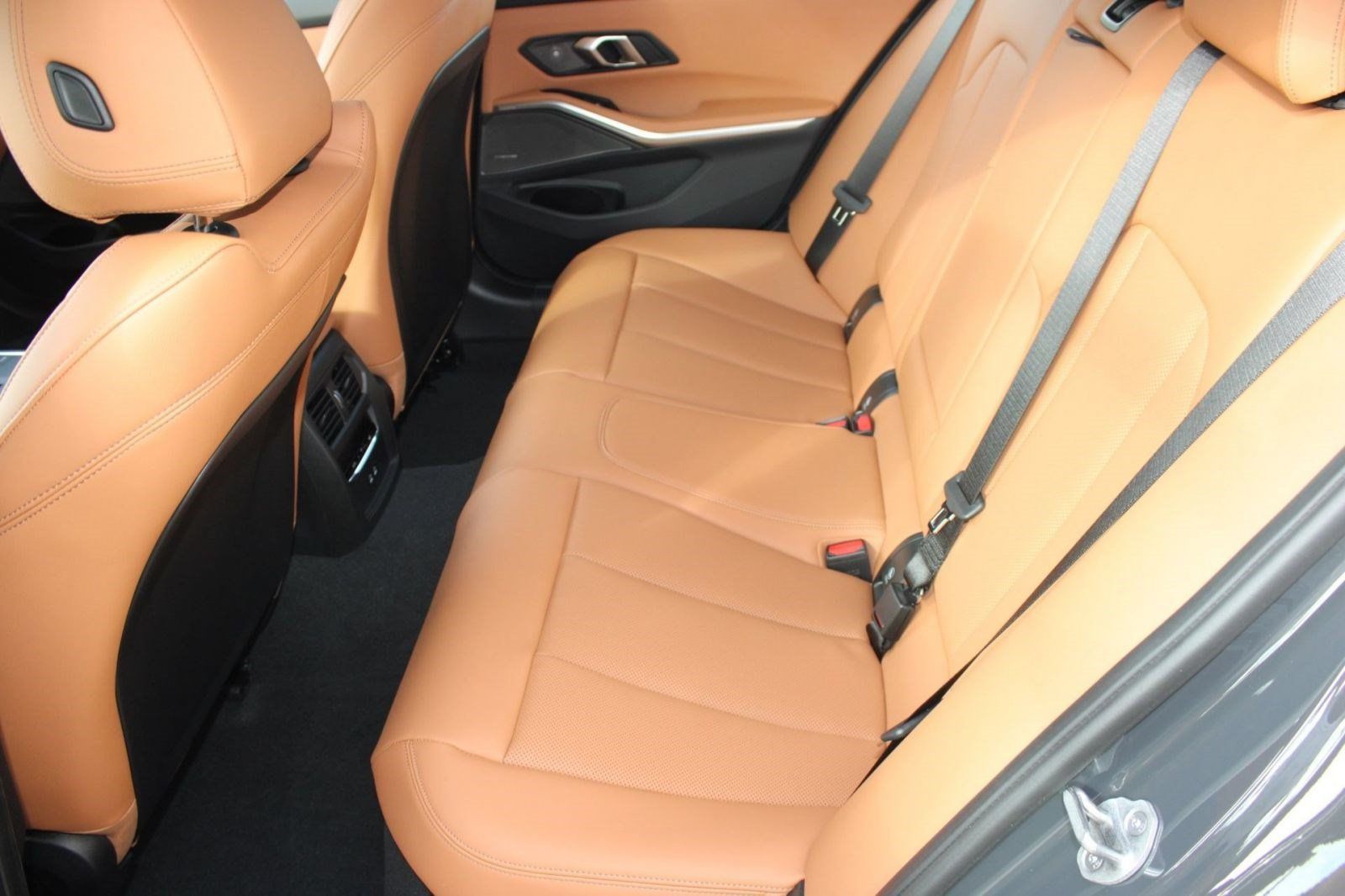 Used 2026 BMW 330i Sedan w/ M Sport Package RWD image 24