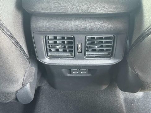 Used 2025 Toyota RAV4 XLE AWD/4WD image 15