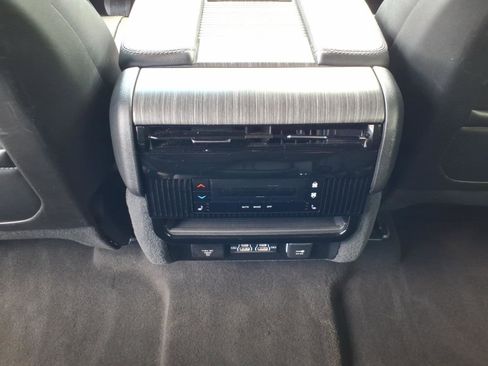 Used 2024 Jeep Wagoneer L Series III w/ Flexible Seating Group AWD/4WD image 16