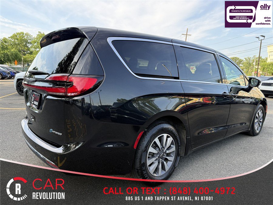 Used 2024 Chrysler Pacifica Limited FWD image 8