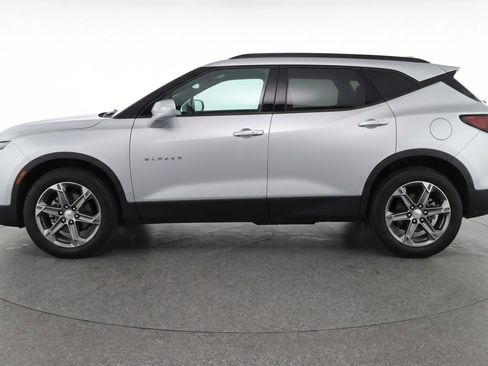 Used 2025 Chevrolet Blazer LT FWD image 5