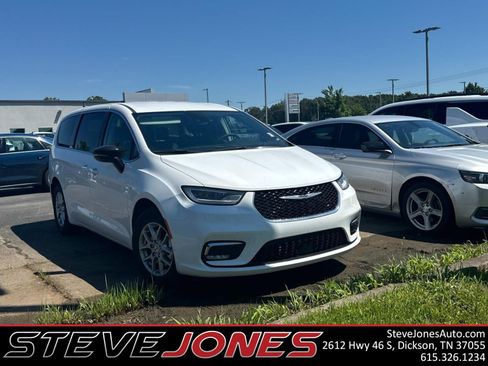 Used 2024 Chrysler Pacifica Touring-L FWD image 1