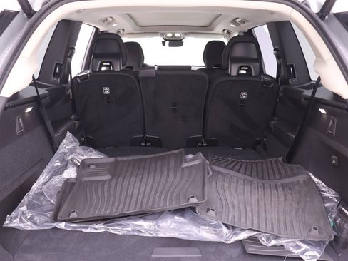 New 2026 Volvo XC90 B6 Plus w/ Protection Package Premier AWD/4WD image 18