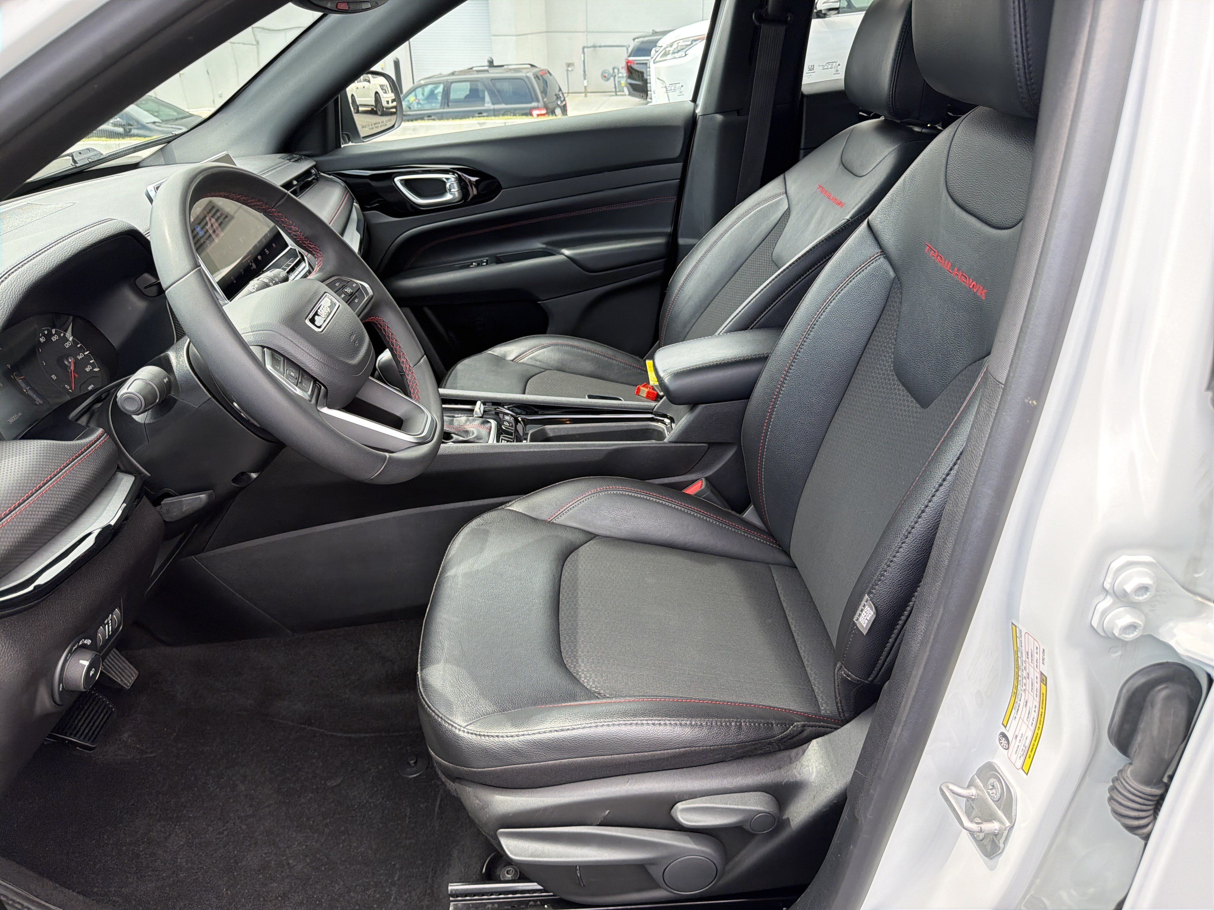 Used 2025 Jeep Compass Trailhawk AWD/4WD image 9