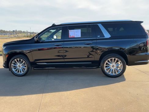 Used 2023 Cadillac Escalade ESV Premium Luxury image 5