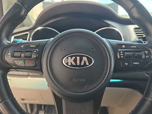 Used 2016 Kia Sedona LX w/ LX Essentials Premium Package FWD image 21