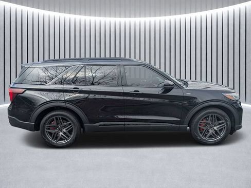 New 2026 Ford Explorer ST-Line w/ ST-Line Street Pack RWD image 2