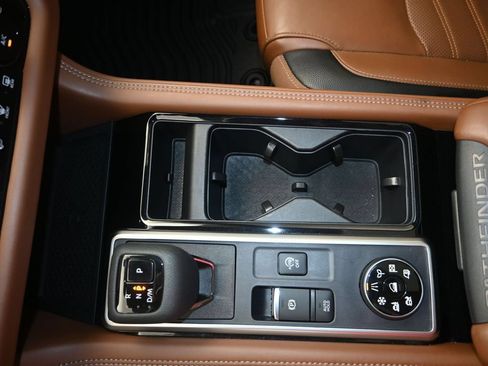 Certified 2024 Nissan Pathfinder Platinum AWD/4WD image 19