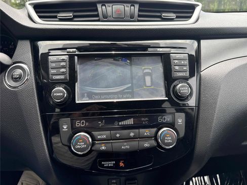 Used 2016 Nissan Rogue SV w/ SV Premium Package FWD image 21