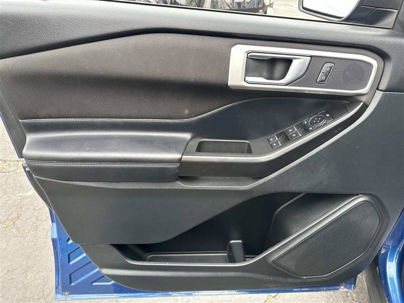 Used 2020 Ford Explorer XLT w/ Cold Weather Package AWD/4WD image 8