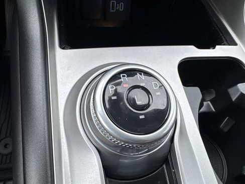Used 2023 Ford Explorer XLT AWD/4WD image 19