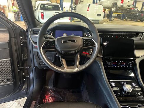 Used 2023 Jeep Grand Cherokee Overland image 13