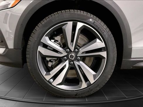 New 2026 Volvo V60 B5 Cross Country Plus w/ Climate Package AWD/4WD image 14