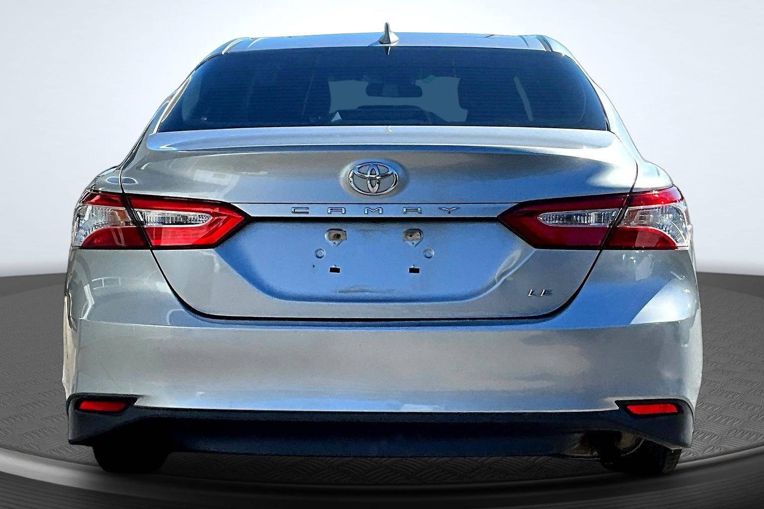 Used 2019 Toyota Camry LE FWD image 3