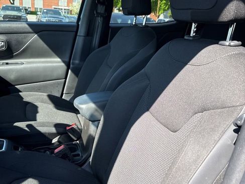 Used 2019 Jeep Renegade Altitude w/ Quick Order Package 2XM AWD/4WD image 6