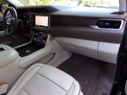 Used 2021 GMC Yukon XL Denali w/ Denali Premium Package image 26