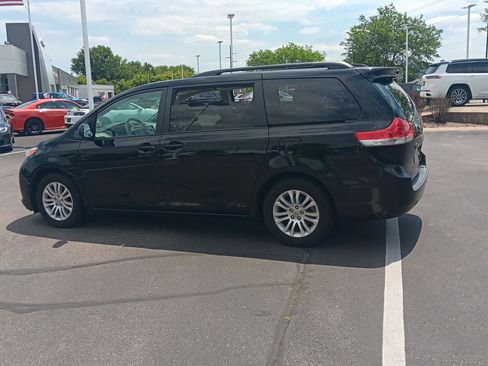 Used 2012 Toyota Sienna XLE FWD image 8
