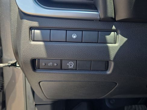 Used 2023 Nissan Rogue SV FWD image 24