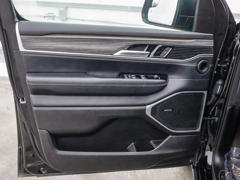 Certified 2024 Jeep Wagoneer L Series II w/ Flexible Seating Group image 22