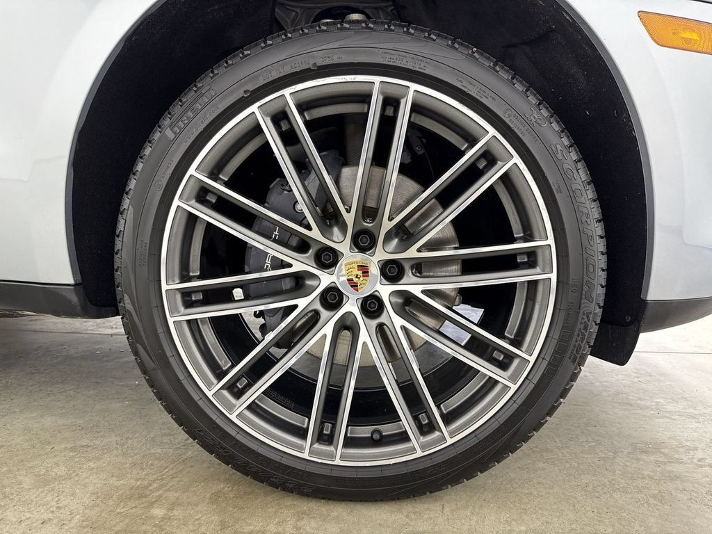 Certified 2026 Porsche Macan AWD/4WD image 15