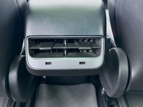 Used 2019 Tesla Model 3 Mid Range image 17