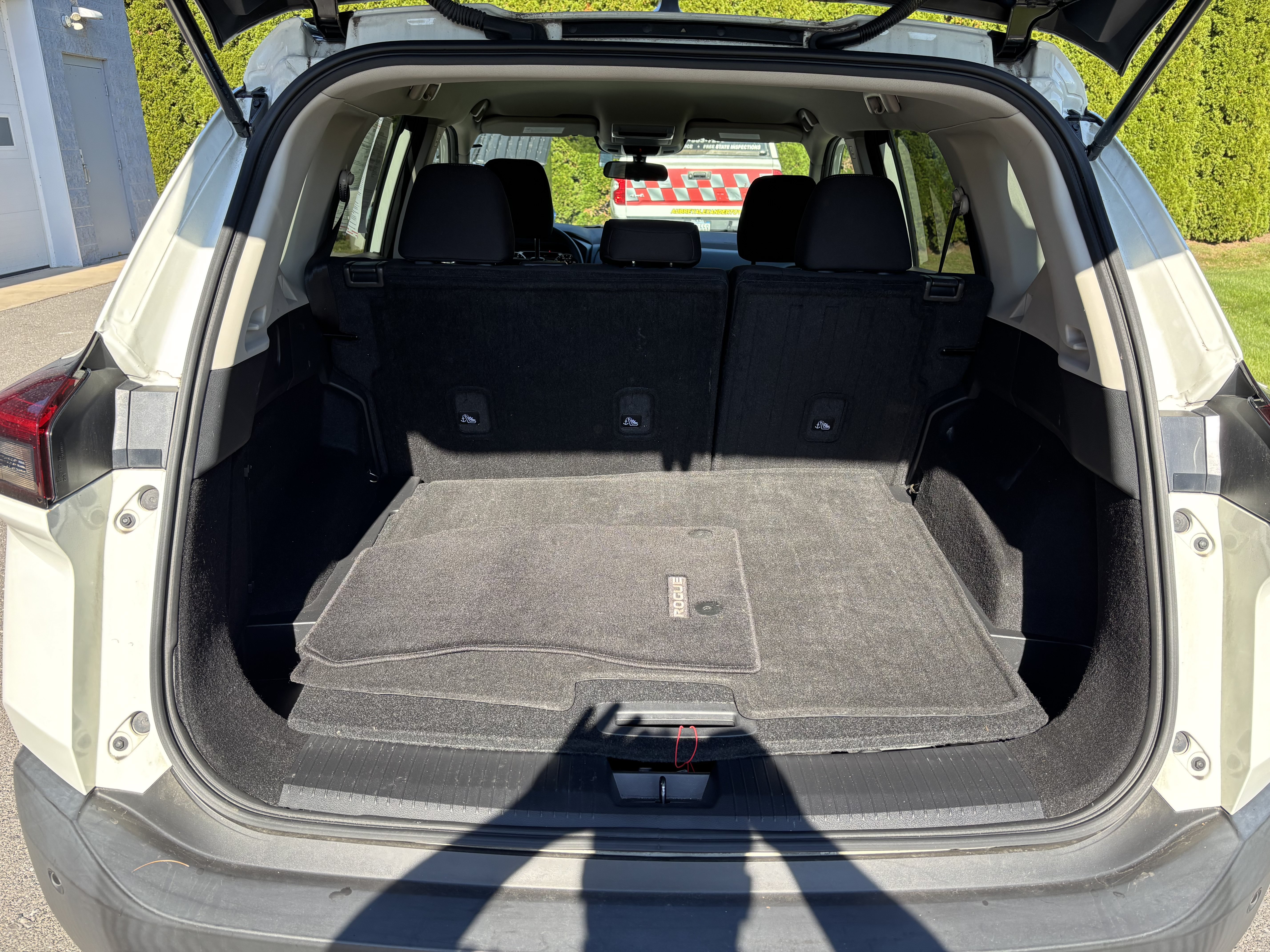 Used 2023 Nissan Rogue S AWD/4WD image 5