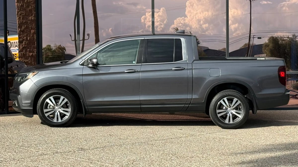 Used 2017 Honda Ridgeline RTS image 4