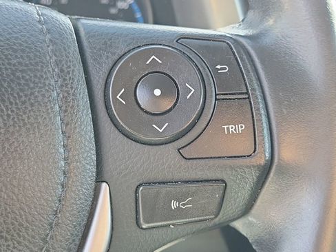 Used 2018 Toyota RAV4 XLE image 32