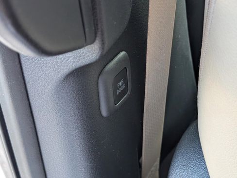 Used 2023 Toyota Sienna XLE image 36