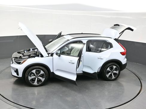 Used 2026 Volvo XC40 B5 Plus AWD/4WD image 41