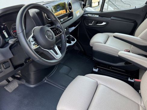 Used 2021 Mercedes-Benz Sprinter 3500 image 3