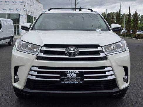 Used 2017 Toyota Highlander XLE AWD/4WD image 8