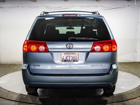 Used 2010 Toyota Sienna LE image 8