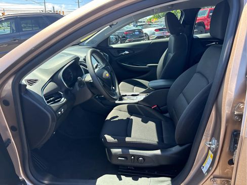 Used 2018 Chevrolet Malibu LT FWD image 8