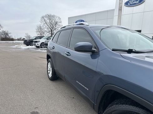 Used 2020 Jeep Cherokee Latitude w/ Cold Weather Group image 7