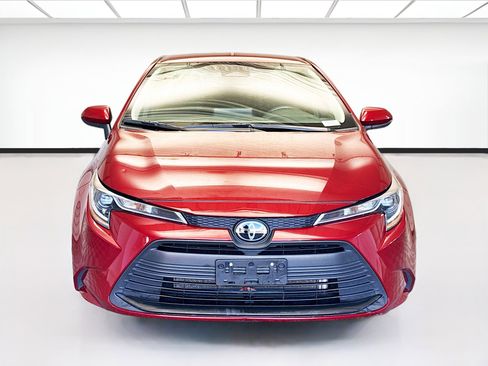 Used 2024 Toyota Corolla LE image 2