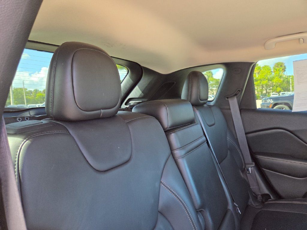 Used 2017 Jeep Cherokee Limited w/ Technology Group FWD image 19