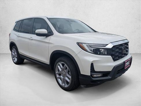 Used 2025 Honda Passport EX-L image 3
