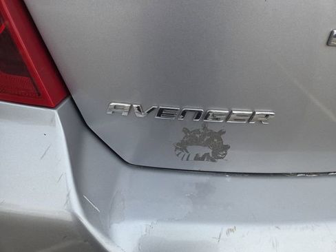 Used 2013 Dodge Avenger SE image 10