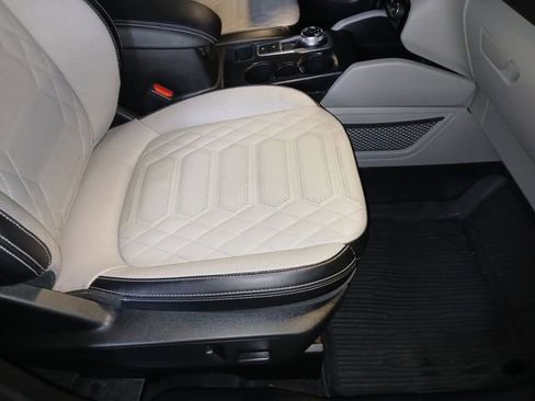 Certified 2023 Ford Escape Platinum w/ Premium Technology Package image 51