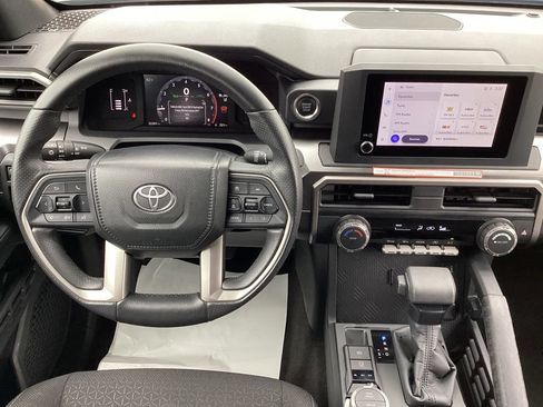 Used 2025 Toyota 4Runner SR5 AWD/4WD image 15